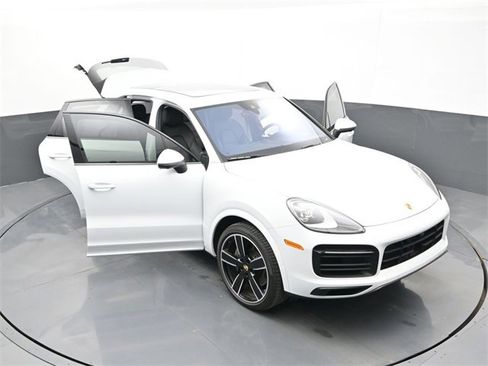 Used 2023 Porsche Cayenne S Platinum image 33