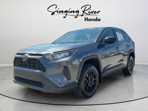 Used 2022 Toyota RAV4 LE FWD image 3