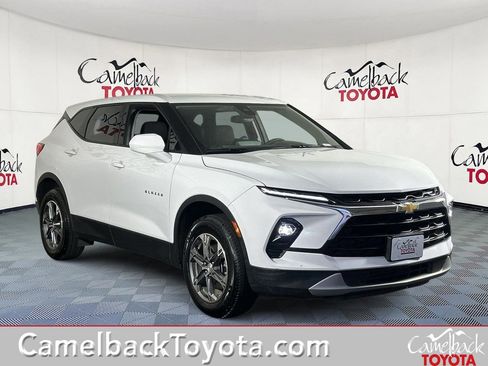 Used 2025 Chevrolet Blazer LT FWD image 1