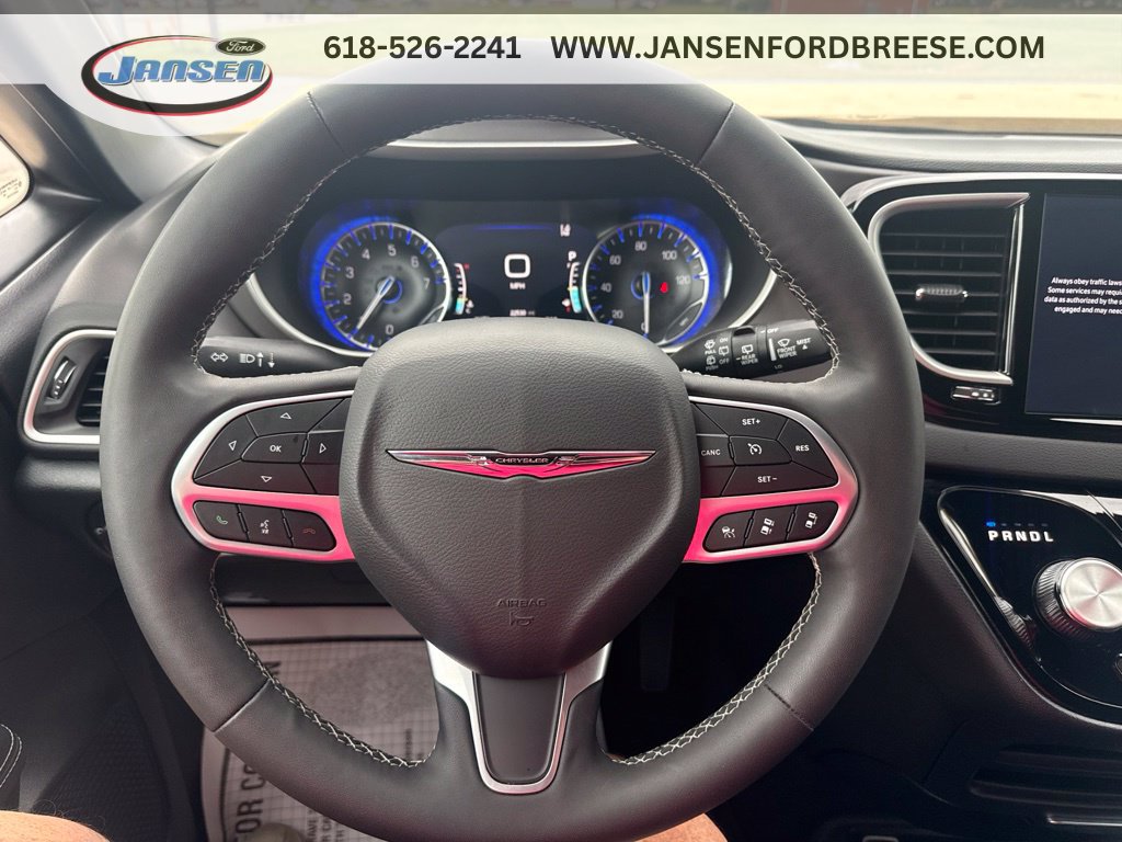 Used 2025 Chrysler Pacifica Select FWD image 15