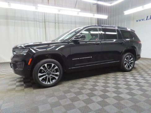 Used 2024 Jeep Grand Cherokee L Overland w/ Luxury Tech Group IV AWD/4WD image 9