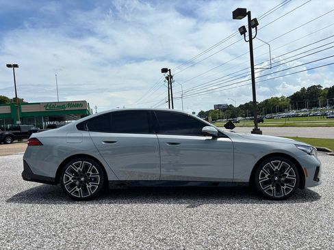 Used 2026 BMW 530i w/ M Sport Package RWD image 6