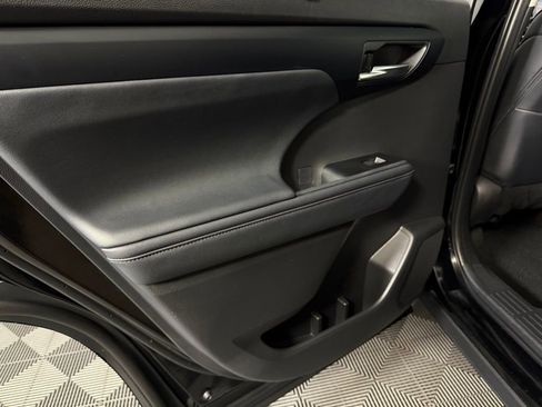 Used 2025 Toyota Highlander XLE FWD image 27