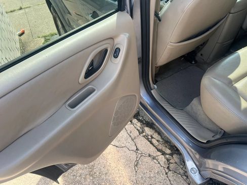 Used 2007 Ford Escape Limited FWD image 9