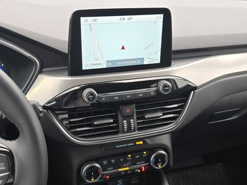 Used 2022 Ford Escape Titanium image 33