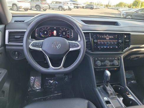 Used 2023 Volkswagen Atlas SE w/ Panoramic Sunroof Package FWD image 20