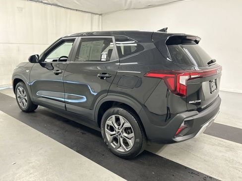 Used 2024 Kia Seltos LX AWD/4WD image 7