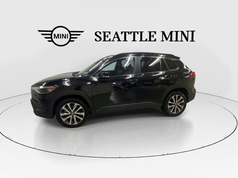 Used 2024 Toyota Corolla Cross XLE w/ Convenience Package AWD/4WD image 6