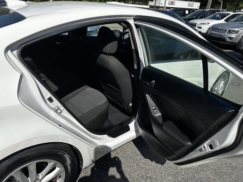 Used 2017 Kia Forte S w/ S Technology Package image 16