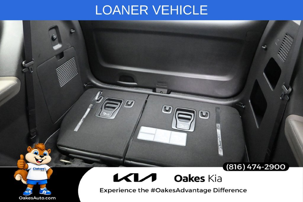 Used 2026 Kia Carnival EX FWD image 28