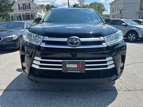 Used 2019 Toyota Highlander XLE AWD/4WD image 4