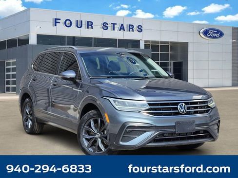 Used 2023 Volkswagen Tiguan SE w/ Panoramic Sunroof Package image 1