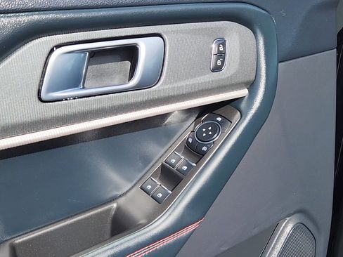 Certified 2025 Ford Explorer ST-Line AWD/4WD image 8
