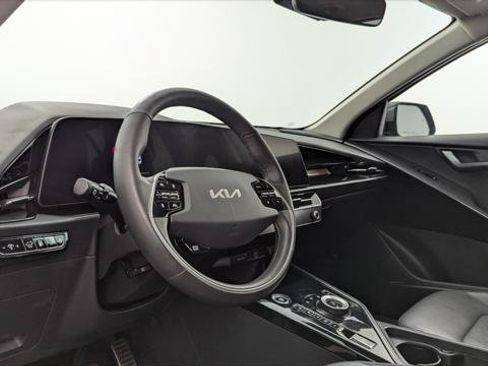 Used 2023 Kia Niro SX Touring FWD image 22