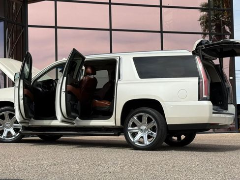 Used 2015 Cadillac Escalade ESV Premium AWD/4WD image 30