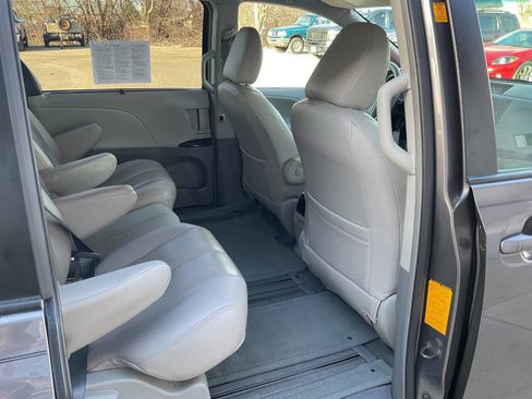 Used 2012 Toyota Sienna LE w/ Towing Pkg image 33