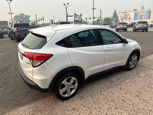 Used 2022 Honda HR-V LX image 9