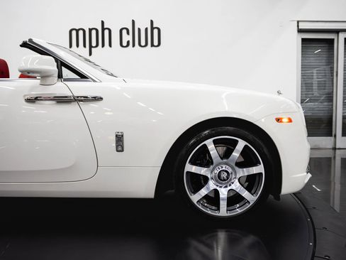 Used 2017 Rolls-Royce Dawn RWD image 20