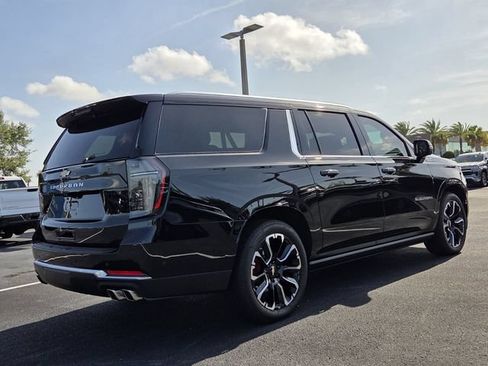 Certified 2025 Chevrolet Suburban High Country AWD/4WD image 6