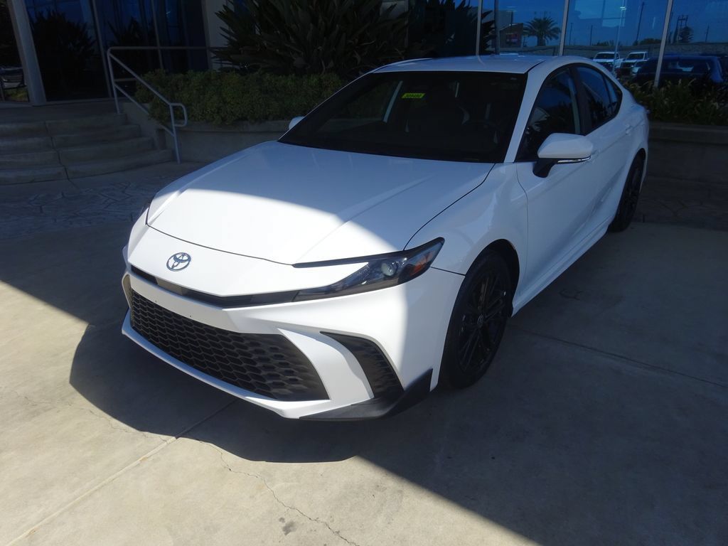 Used 2025 Toyota Camry SE FWD image 3