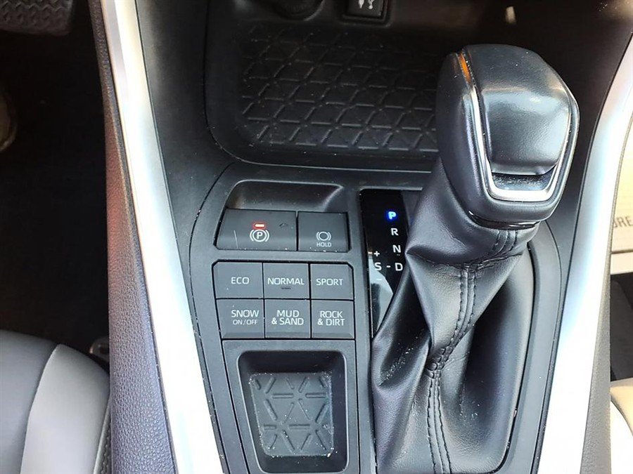 Used 2019 Toyota RAV4 XLE Premium w/ Cold Weather Package AWD/4WD image 23