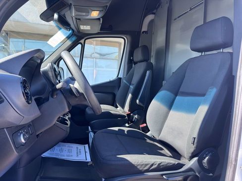 Used 2024 Mercedes-Benz Sprinter 2500 image 15