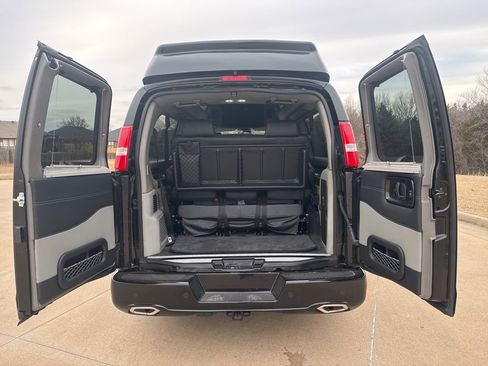 New 2025 GMC Savana 2500 Extended w/ Driver Convenience Package RWD image 11