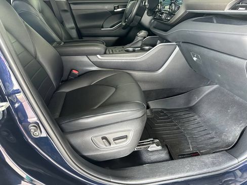 Used 2020 Toyota Highlander XLE FWD image 38