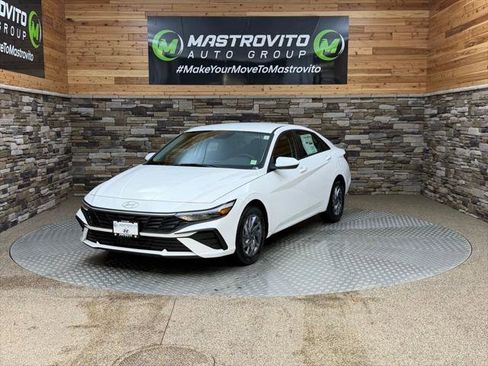 New 2026 Hyundai Elantra Hybrid FWD image 4
