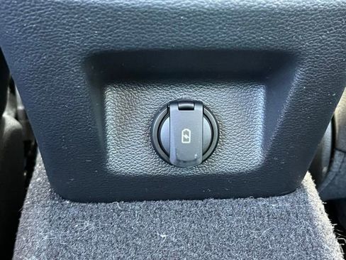 Used 2023 Genesis G70 2.0T image 24