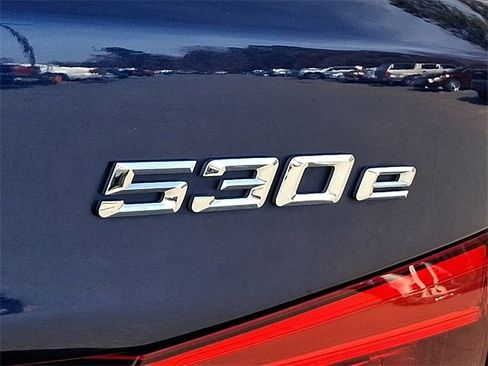Used 2020 BMW 530e xDrive w/ Premium Package image 33
