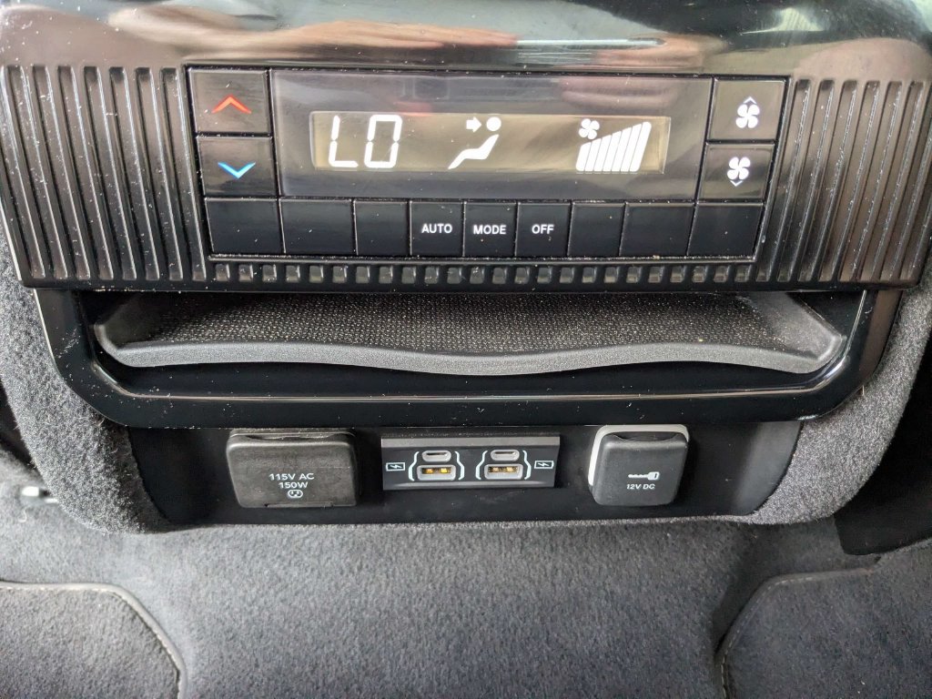 Used 2024 Jeep Wagoneer Series II w/ Flexible Seating Group AWD/4WD image 19