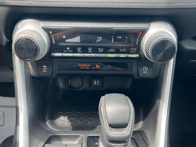 Used 2019 Toyota RAV4 LE w/ All Weather Liner Package AWD/4WD image 23