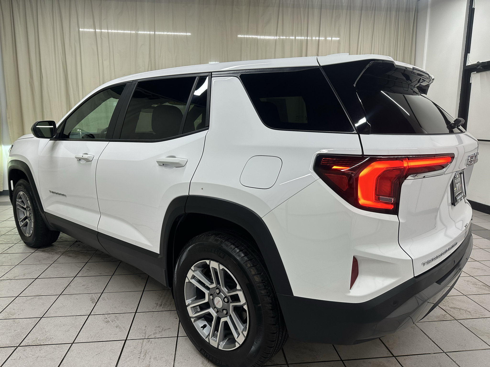 Certified 2026 GMC Terrain Elevation AWD/4WD image 9