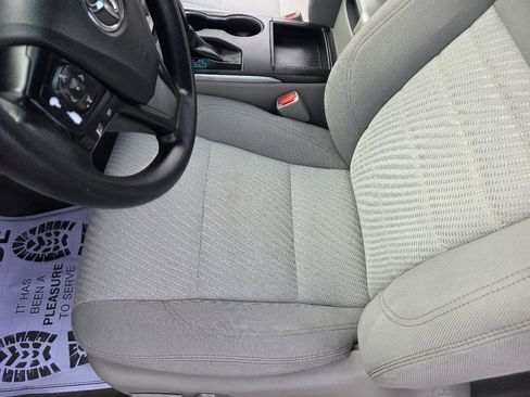 Used 2017 Toyota Camry LE image 17