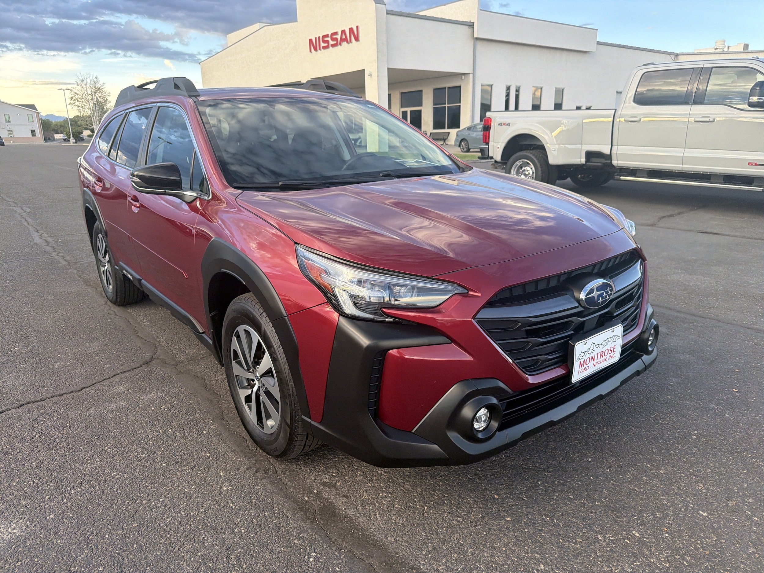 Used 2024 Subaru Outback Premium AWD/4WD image 3