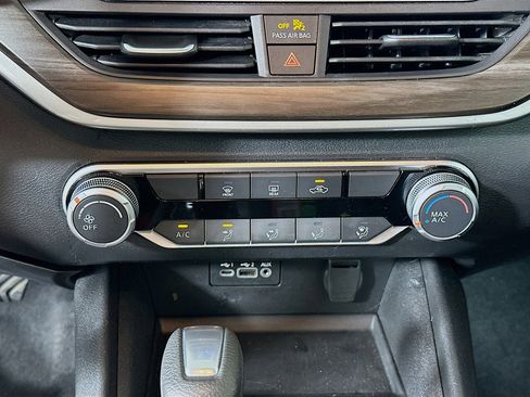 Used 2025 Nissan Altima 2.5 SV image 22