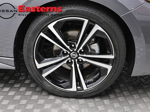 Used 2023 Nissan Sentra SR w/ SR Premium Package FWD image 31