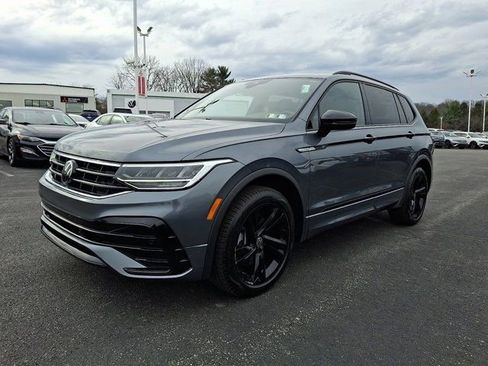 Certified 2024 Volkswagen Tiguan SE R-Line image 3