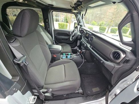 Used 2023 Jeep Wrangler Sport S image 12