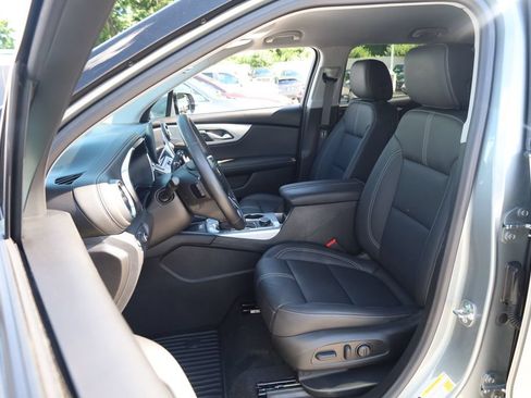 Used 2024 Chevrolet Blazer LT w/ Sound & Technology Package FWD image 7