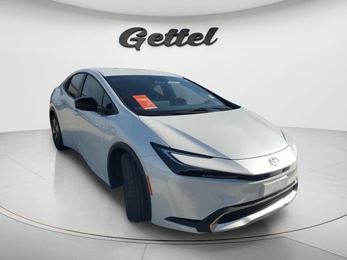 Used 2024 Toyota Prius Prime FWD image 2