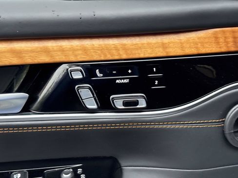 Used 2023 Jeep Grand Wagoneer Series III AWD/4WD image 14
