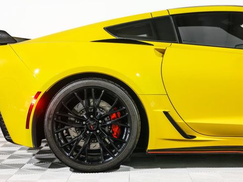 Used 2016 Chevrolet Corvette Z06 w/ 3LZ Preferred Equipment Group RWD image 2
