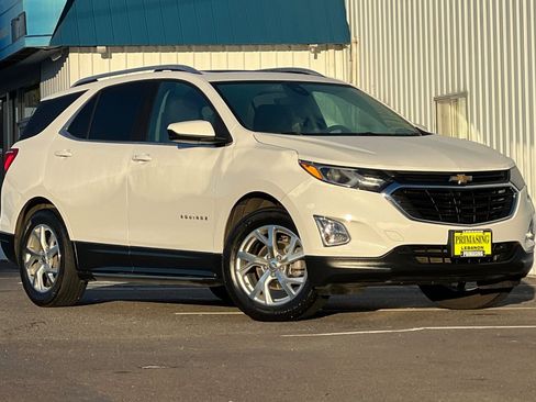 Used 2020 Chevrolet Equinox LT image 2