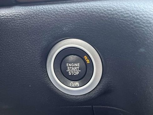 Used 2019 Chrysler Pacifica Limited FWD image 29