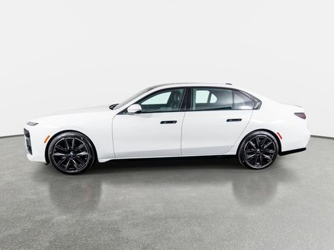 Used 2025 BMW 740i w/ Premium Package RWD image 15