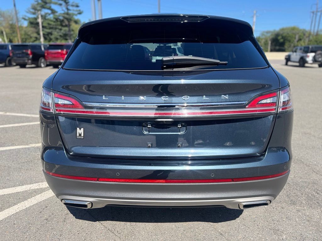 Used 2023 Lincoln Nautilus Reserve AWD/4WD image 6