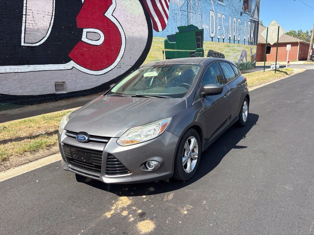 Used 2012 Ford Focus SE w/ SE Sport Pkg FWD image 2