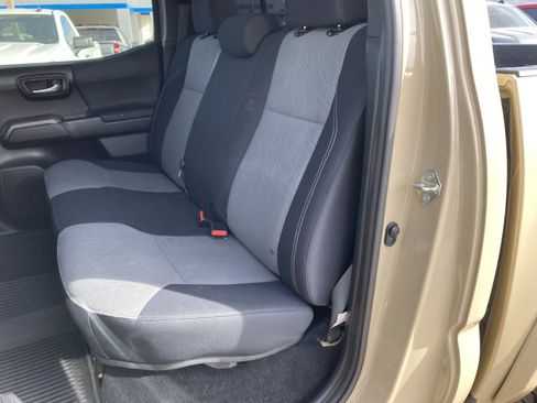 Used 2020 Toyota Tacoma TRD Sport w/ Technology Package image 31